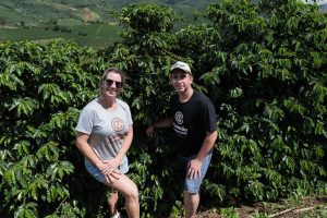 Lanúcio e Tanimar na lavoura de café