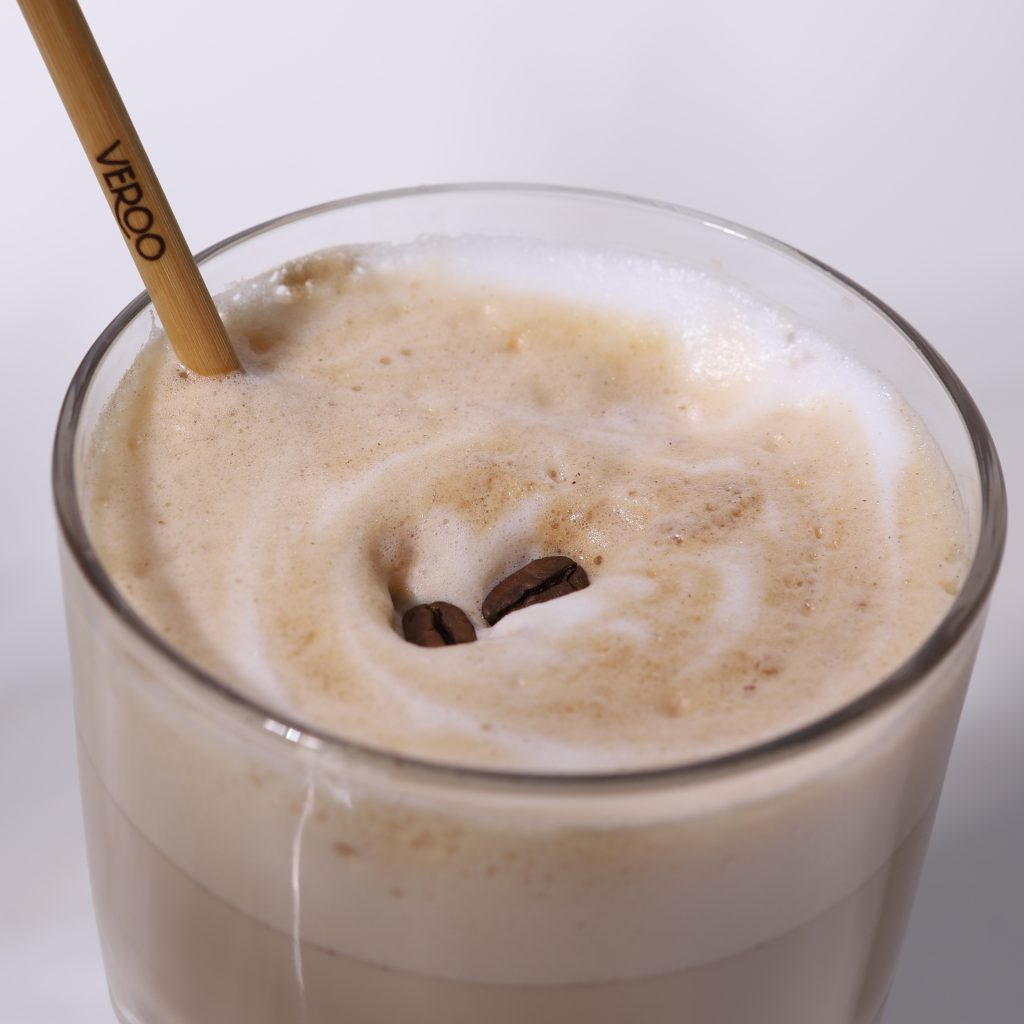 Imagem de um copo de cappuccino (receita com café e leite)